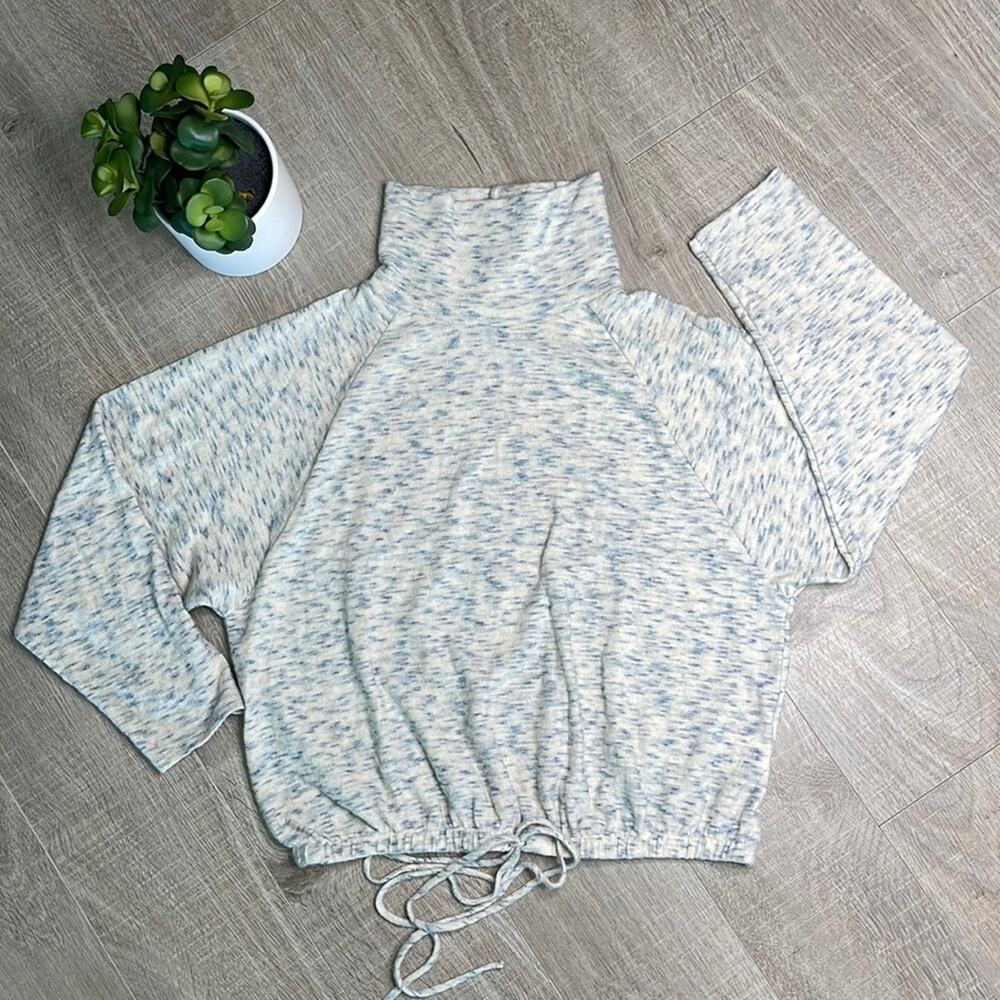 NWOT LUSH Blue Cream Long Sleeve Turtleneck Pullover Top Sweater Women’s
